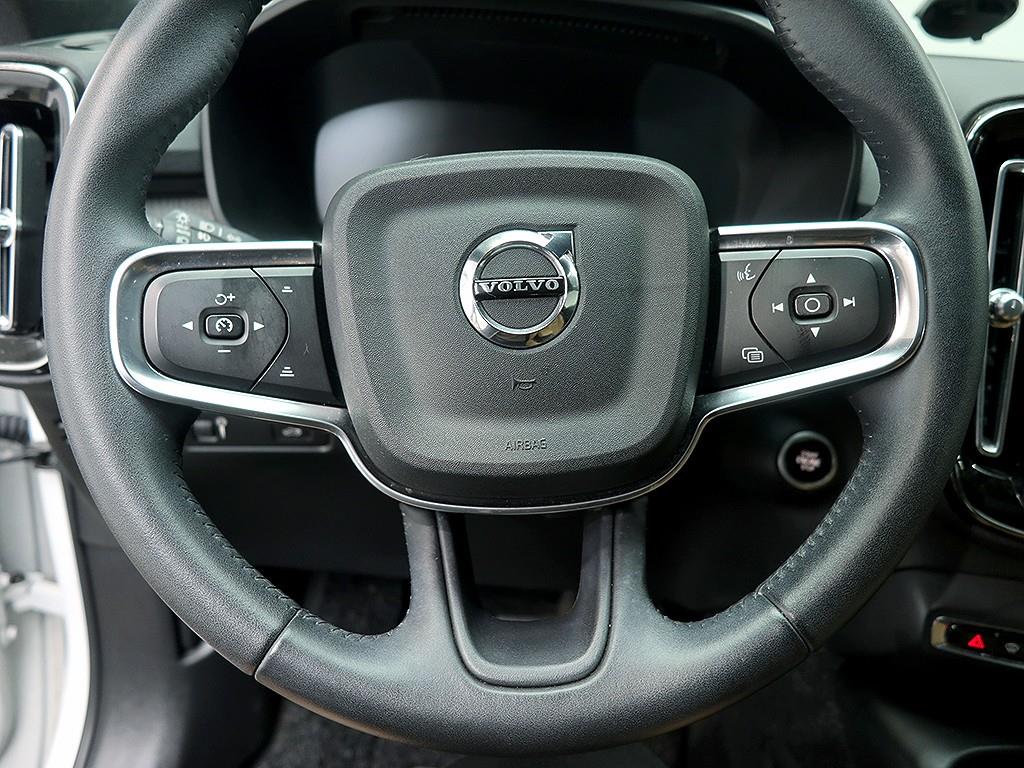 Volvo XC40 — photo 14