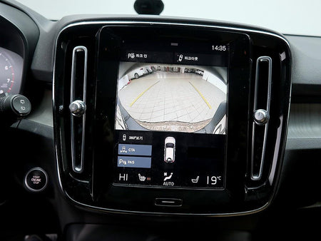 Volvo XC40 — photo 17