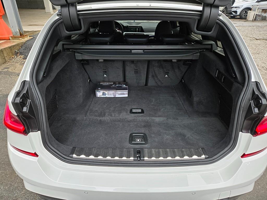 BMW 3-Series — photo 16