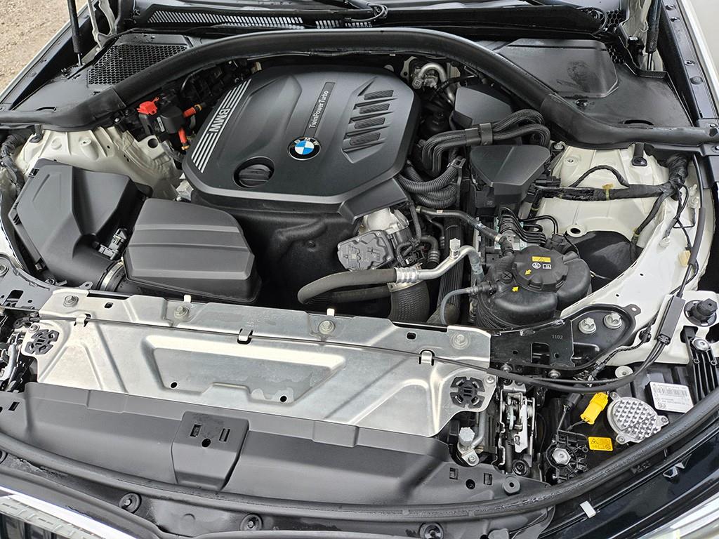 BMW 3-Series — photo 19