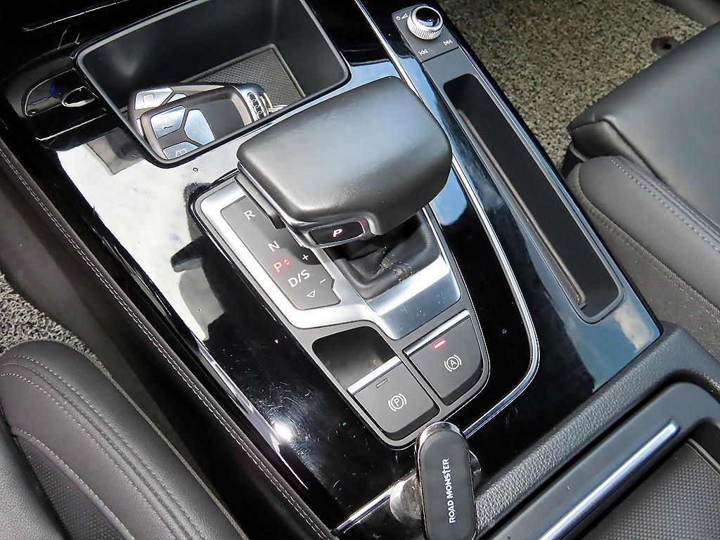 Audi Q5 — photo 12