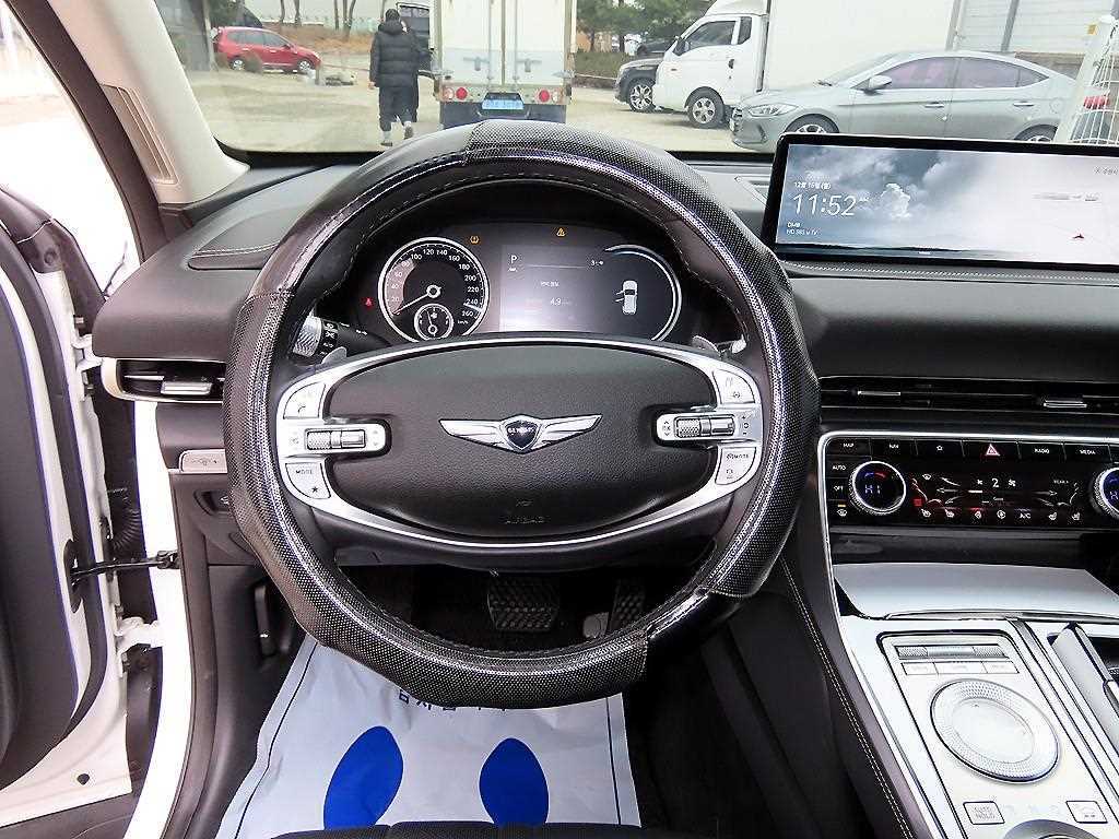 Genesis GV80 — photo 08