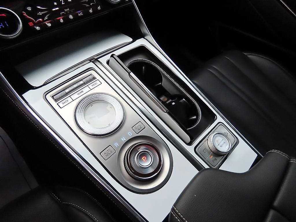Genesis GV80 — photo 10
