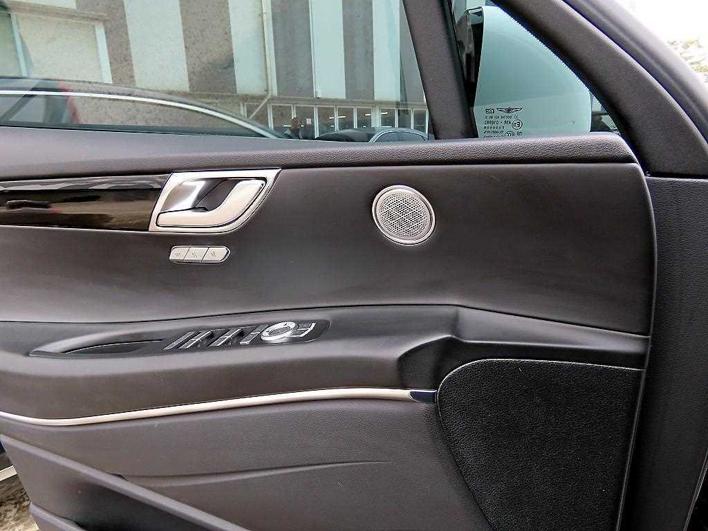 Genesis GV80 — photo 11