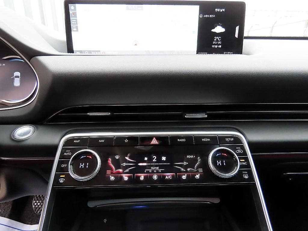 Genesis GV80 — photo 14