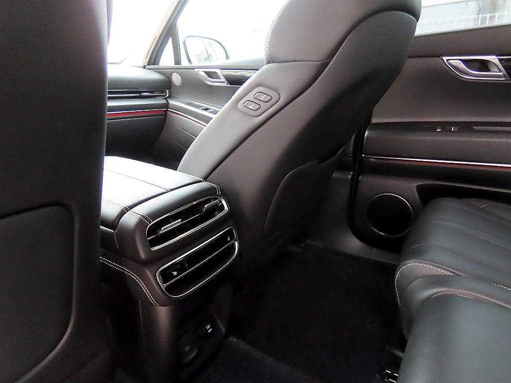 Genesis GV80 — photo 16