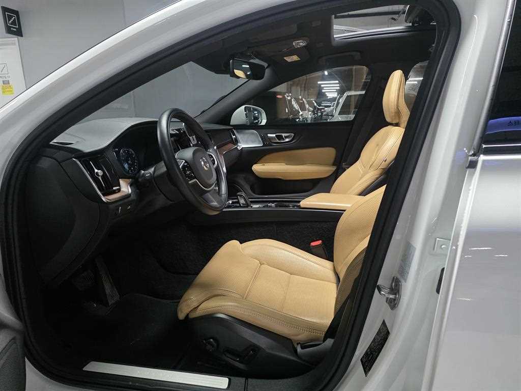 Volvo V60 — photo 01