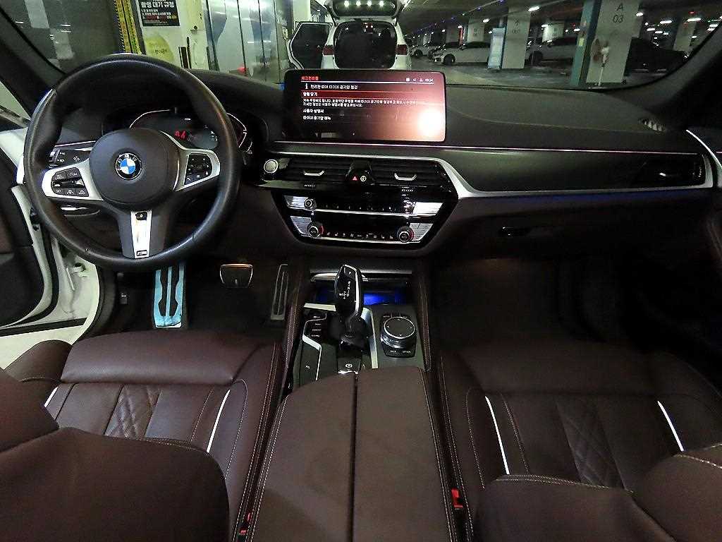 BMW 5-Series — photo 10