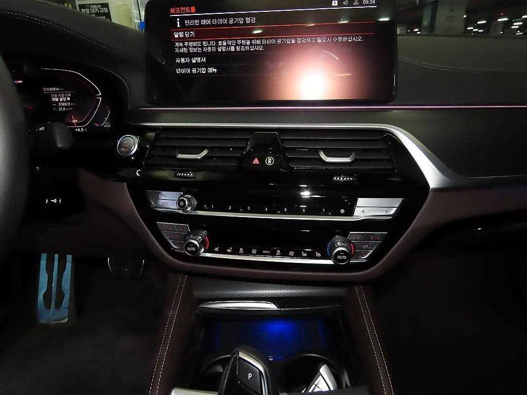 BMW 5-Series — photo 11