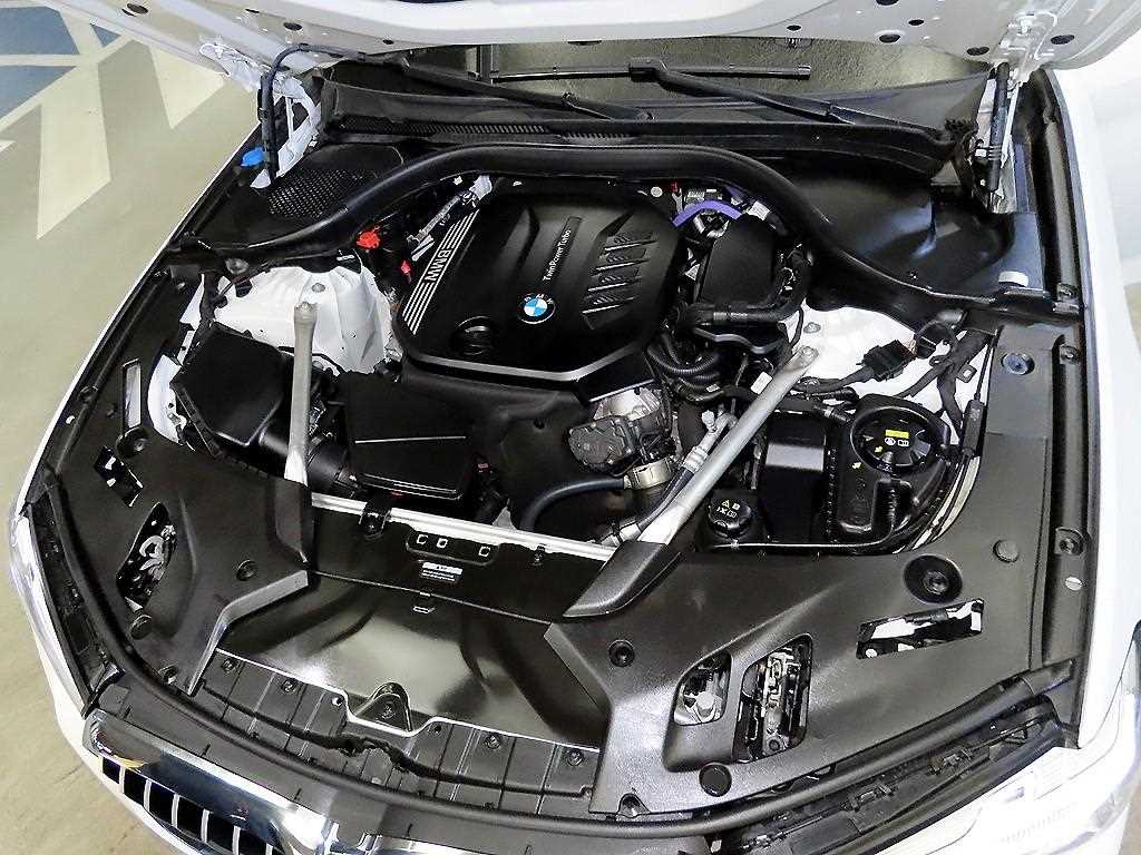 BMW 5-Series — photo 19