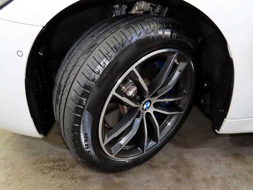 BMW 5-Series — photo 20