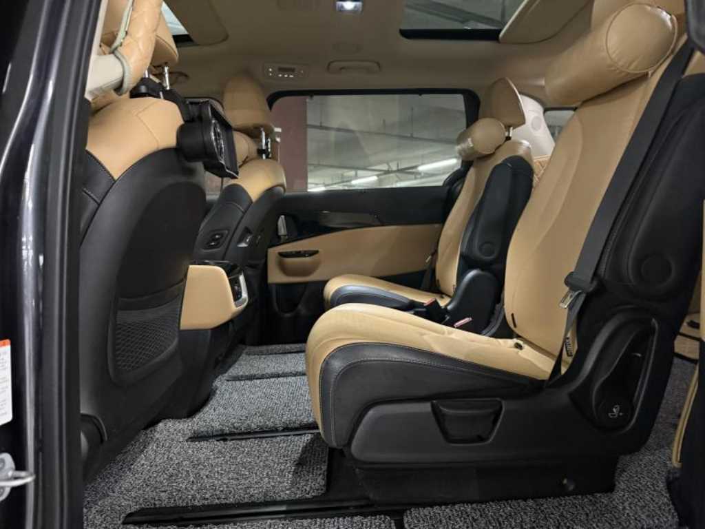 Kia Carnival — photo 11