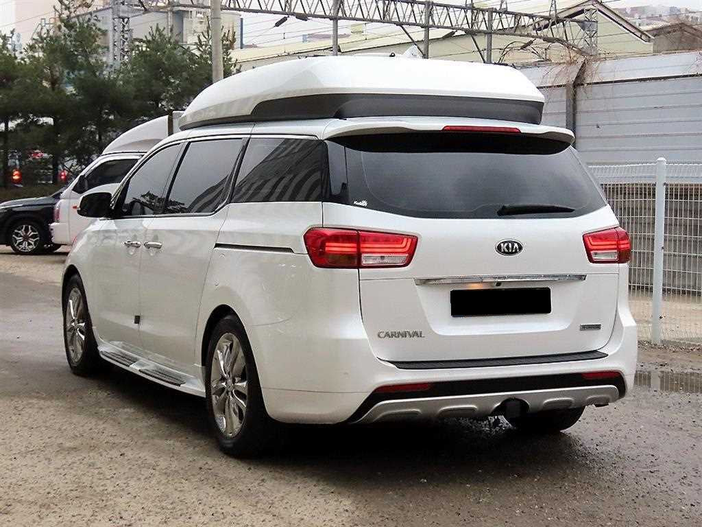 Kia Carnival — photo 03