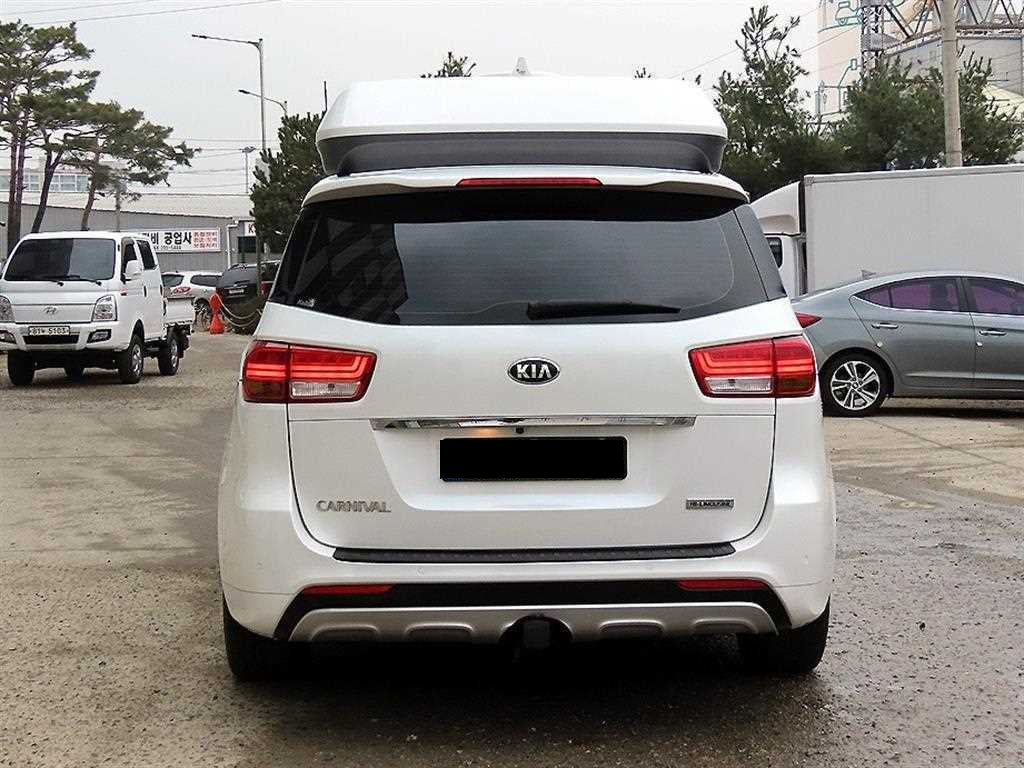 Kia Carnival — photo 04