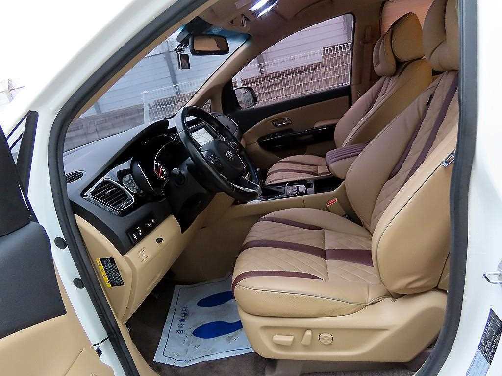 Kia Carnival — photo 05