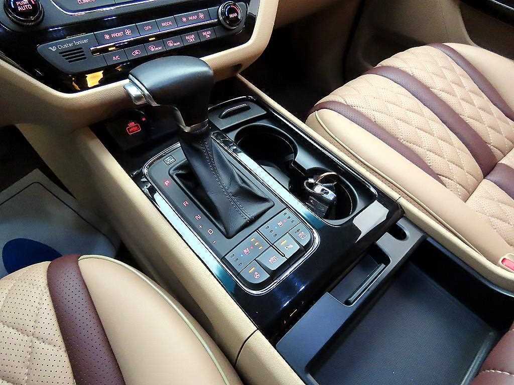 Kia Carnival — photo 10