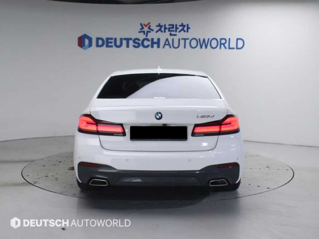 BMW 5-Series — photo 04