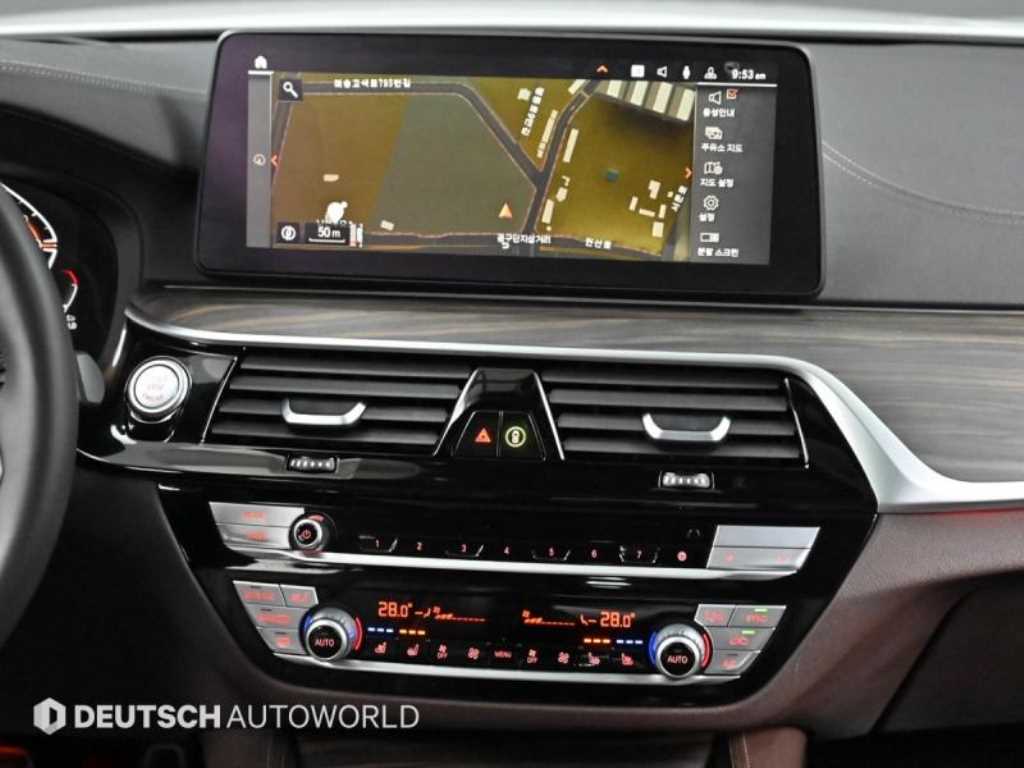 BMW 5-Series — photo 14