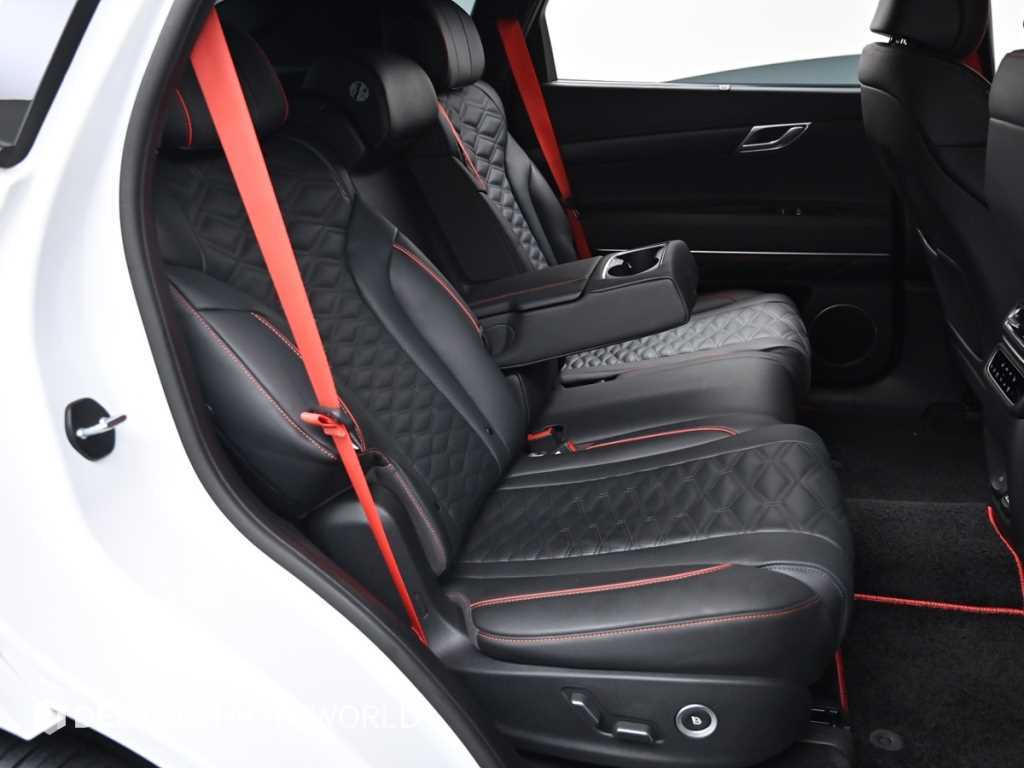 Genesis GV80 — photo 12