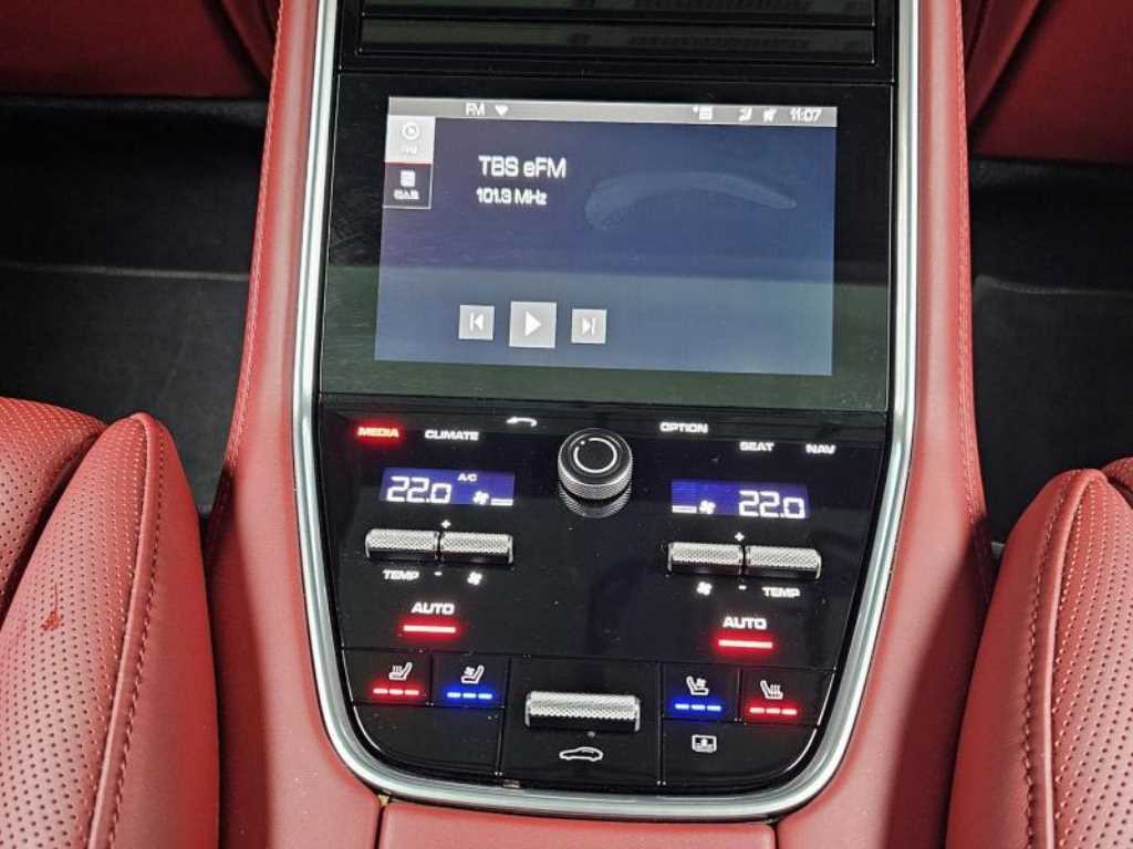 Porsche Panamera — photo 17