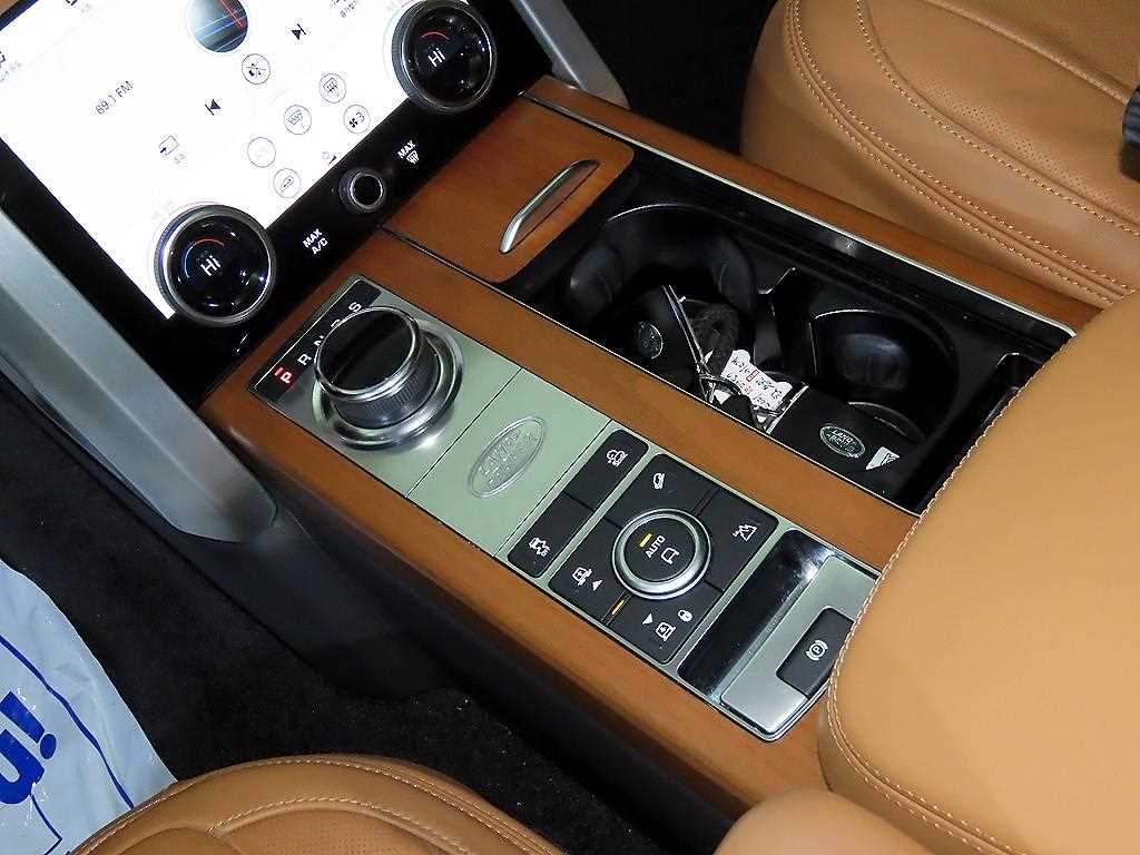 Land Rover Range Rover — photo 12