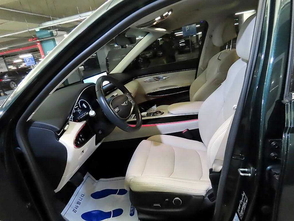 Genesis GV70 — photo 06