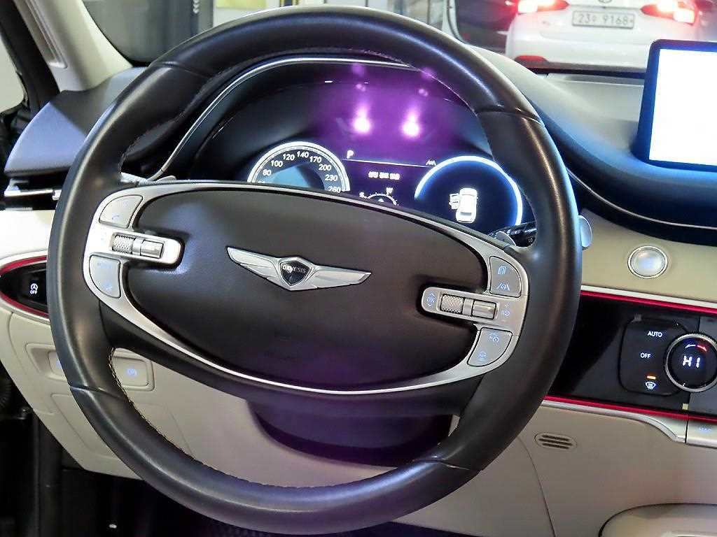Genesis GV70 — photo 08