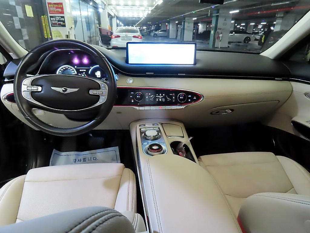 Genesis GV70 — photo 10