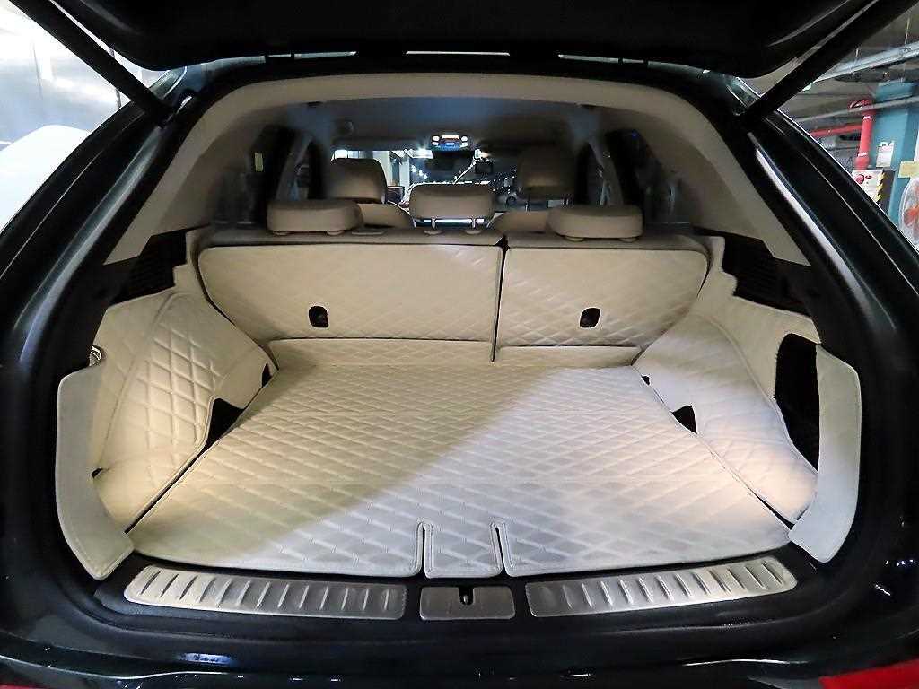 Genesis GV70 — photo 16