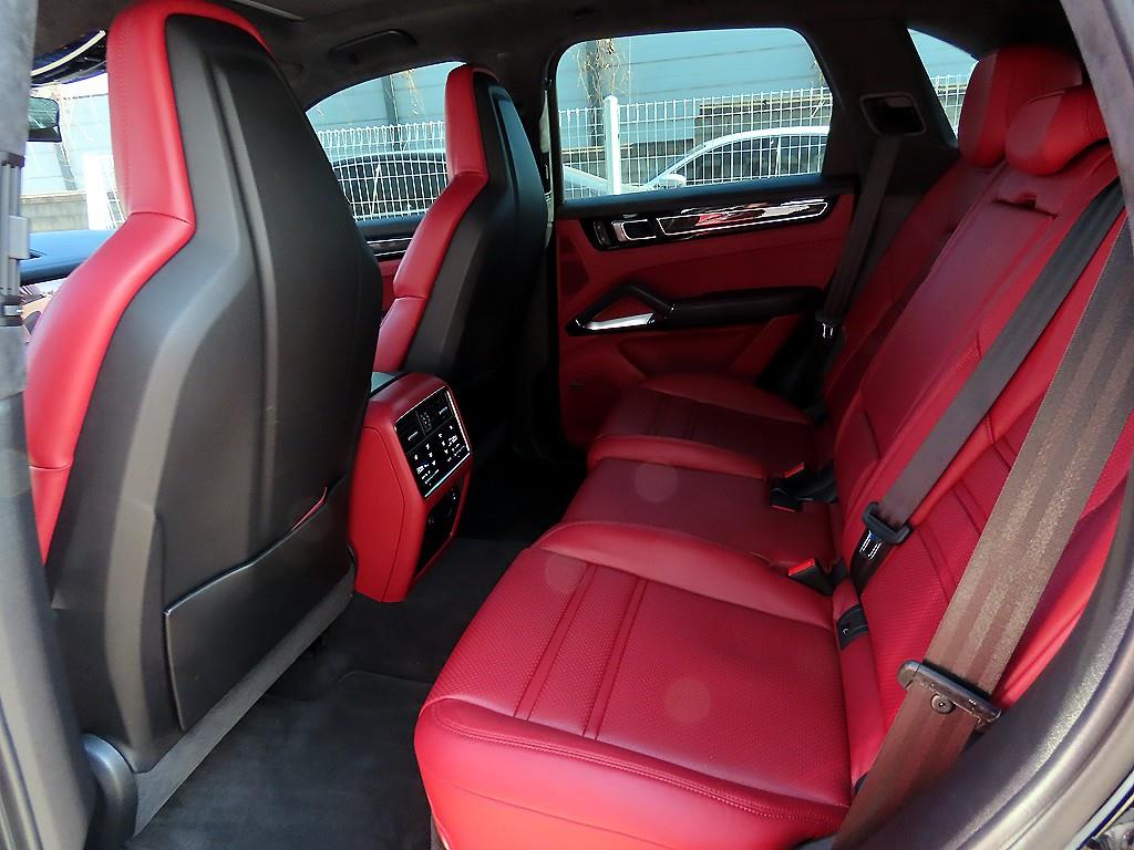 Porsche Cayenne — photo 06