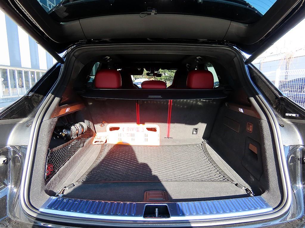 Porsche Cayenne — photo 16