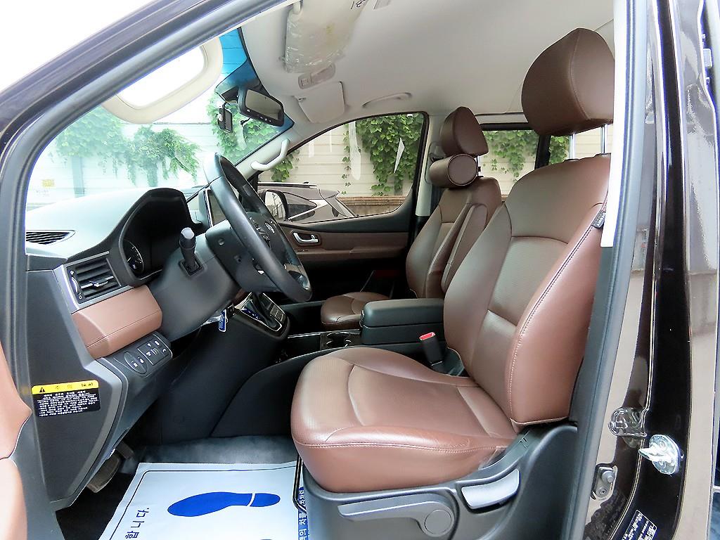 Hyundai Starex — photo 05