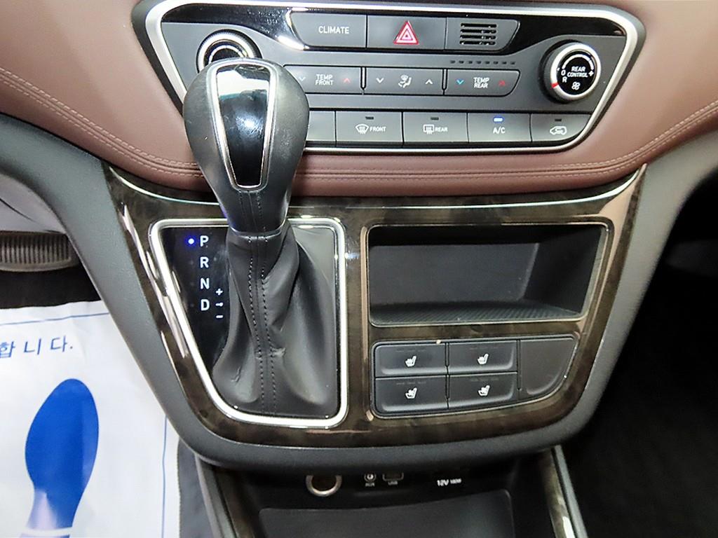 Hyundai Starex — photo 11