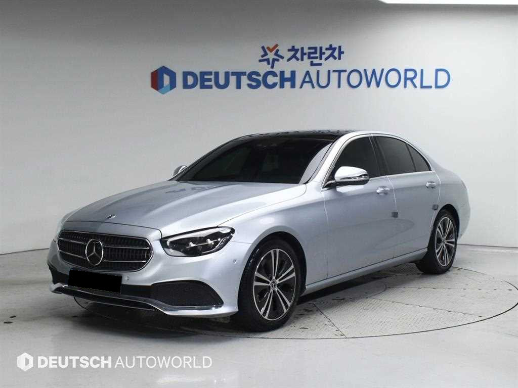 Mercedes-Benz E-Class — photo 01