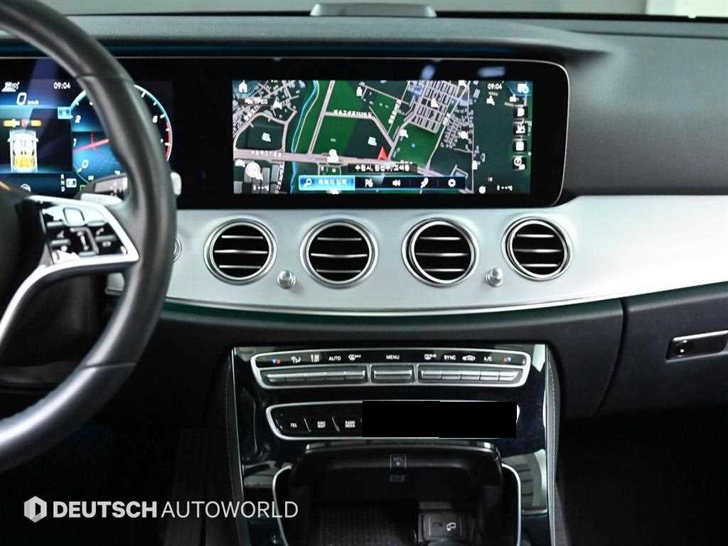 Mercedes-Benz E-Class — photo 14