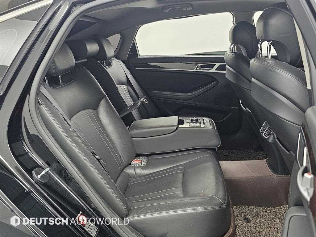 Hyundai Genesis — photo 12
