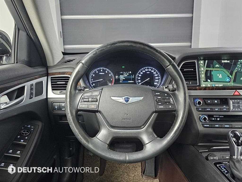 Hyundai Genesis — photo 13