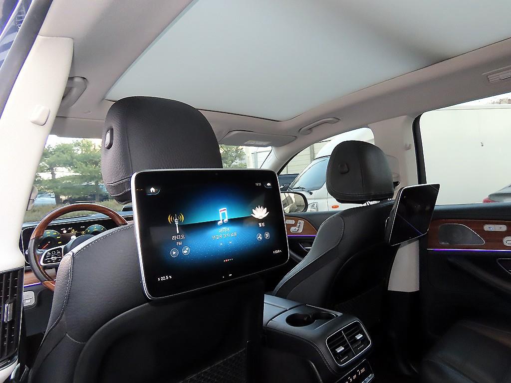 Mercedes-Benz GLS-Class — photo 13