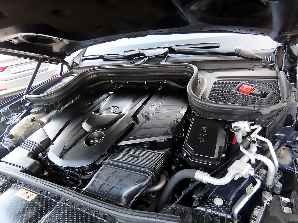 Mercedes-Benz GLS-Class — photo 19