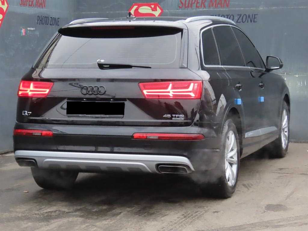 Audi Q7 — photo 03