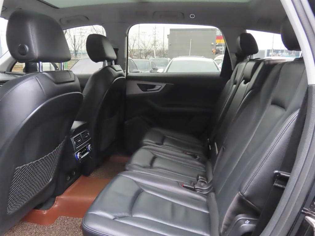 Audi Q7 — photo 06
