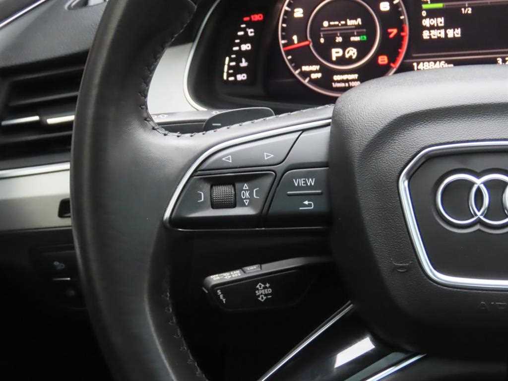 Audi Q7 — photo 10
