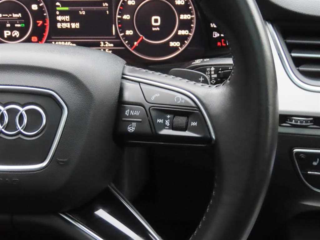 Audi Q7 — photo 11
