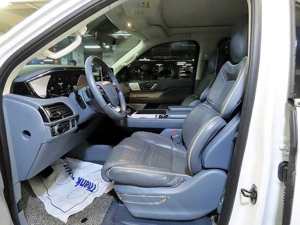 Lincoln Navigator — photo 06