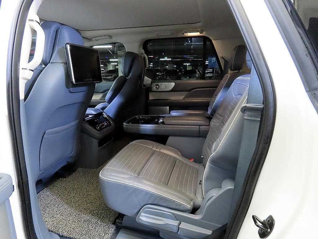Lincoln Navigator — photo 07