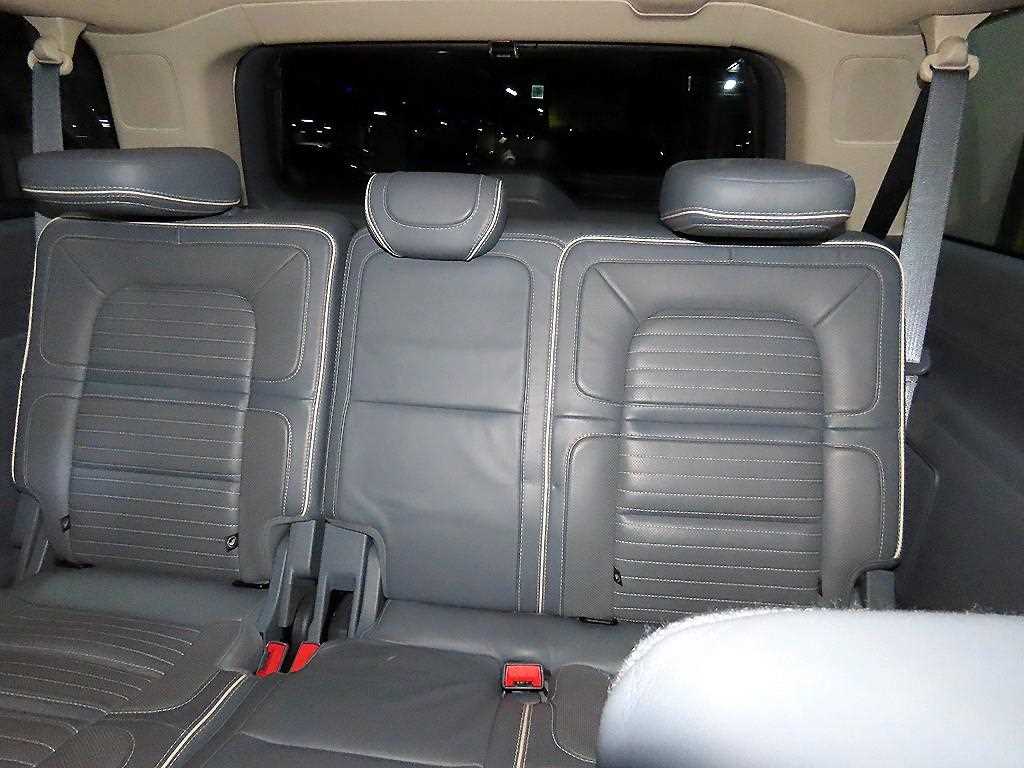 Lincoln Navigator — photo 08