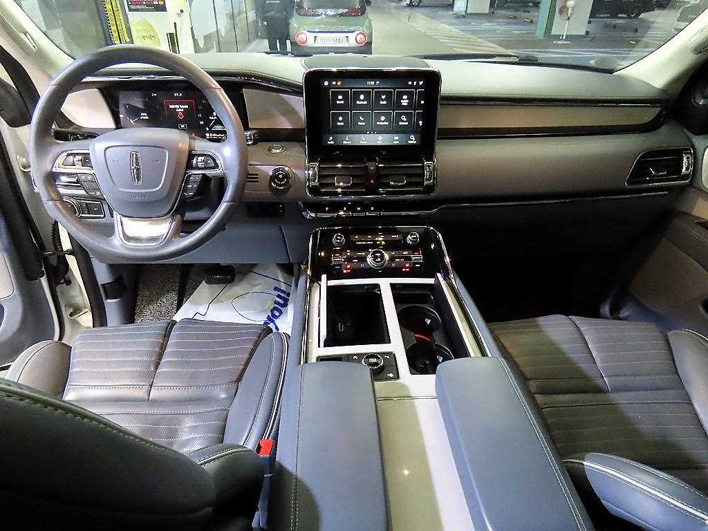 Lincoln Navigator — photo 11