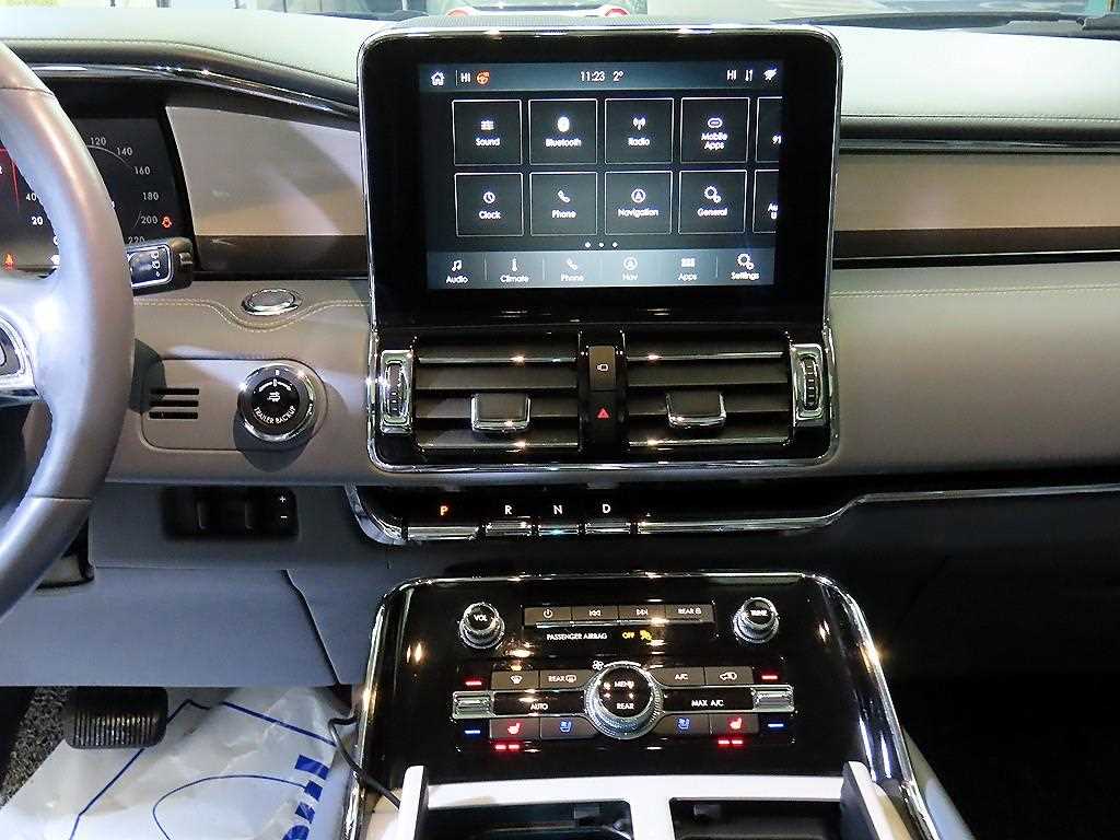 Lincoln Navigator — photo 12