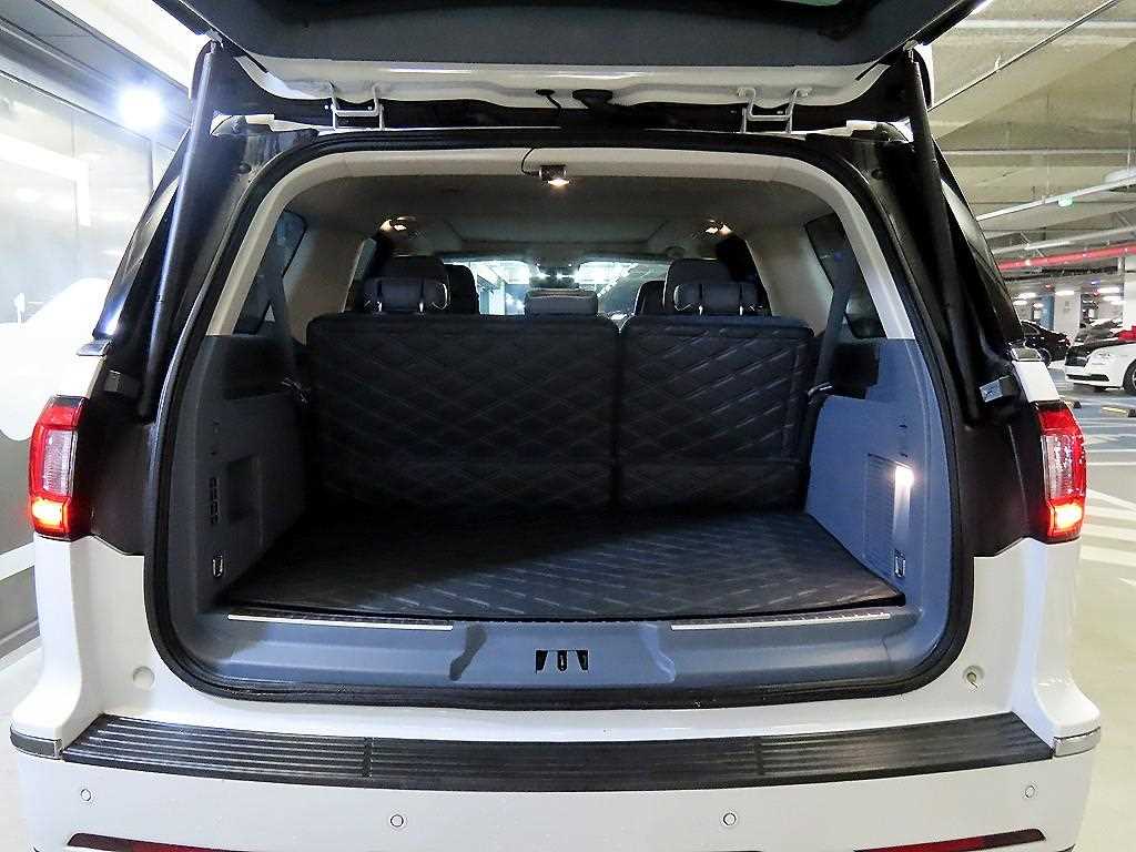 Lincoln Navigator — photo 15