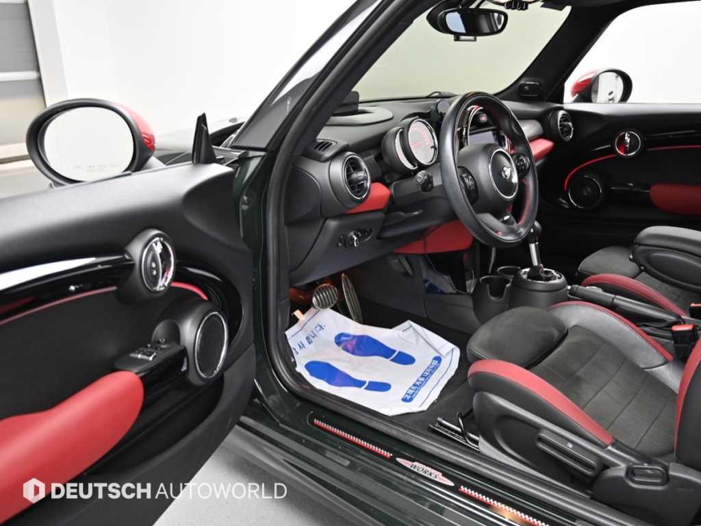 Mini Cooper — photo 11